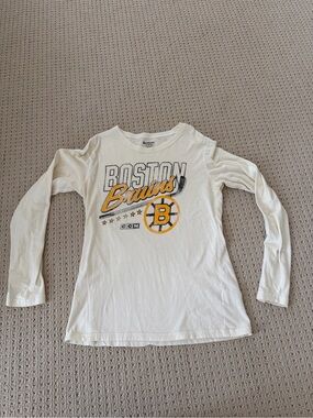 Reebok Women's White Graphic Tee with Black Print excellent Condition